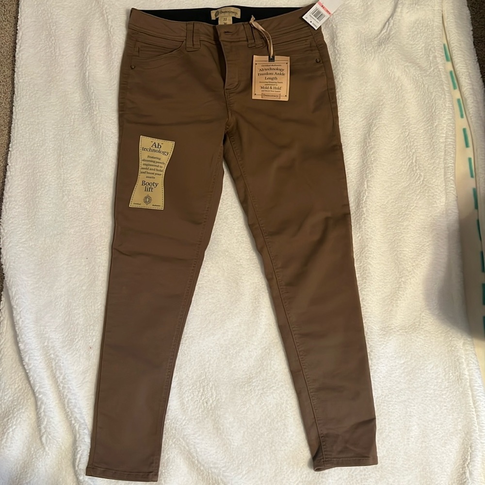 Democracy brown skinny jeans. NWT